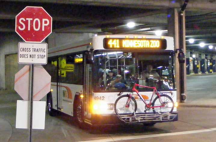 MVTA Gillig Advantage 4942